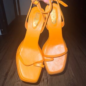 Kaliah Heel in Orange Patent